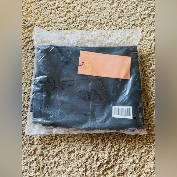 NEW Girlfriend Collective Black High-Rise Bike Short Medium - Picture 6 of 6